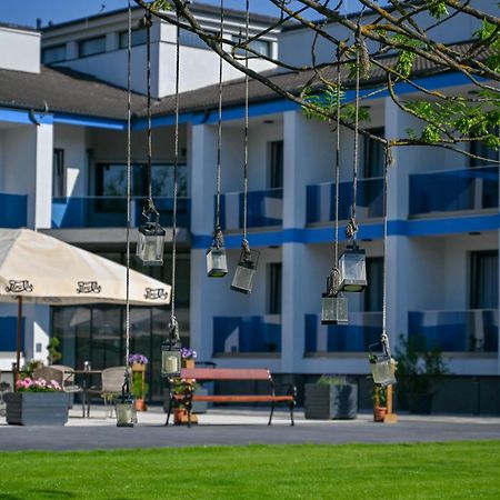 Nn Boutique Hotel Tiszaujvaros Exterior foto