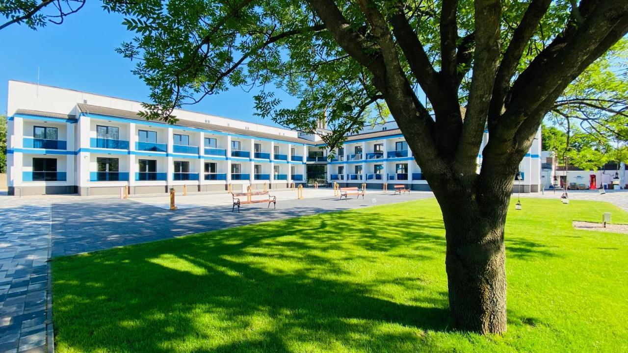Nn Boutique Hotel Tiszaujvaros Exterior foto