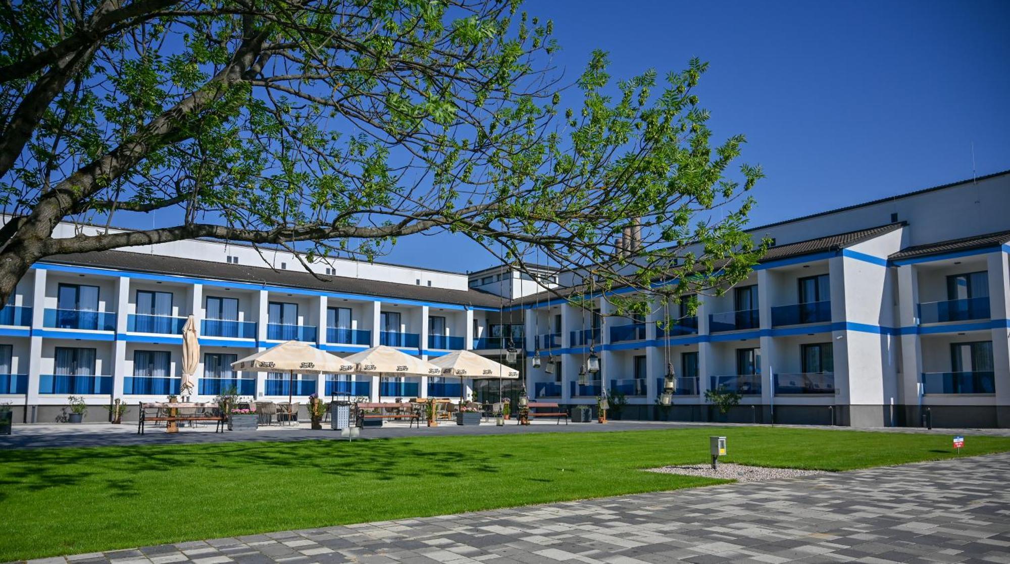 Nn Boutique Hotel Tiszaujvaros Exterior foto